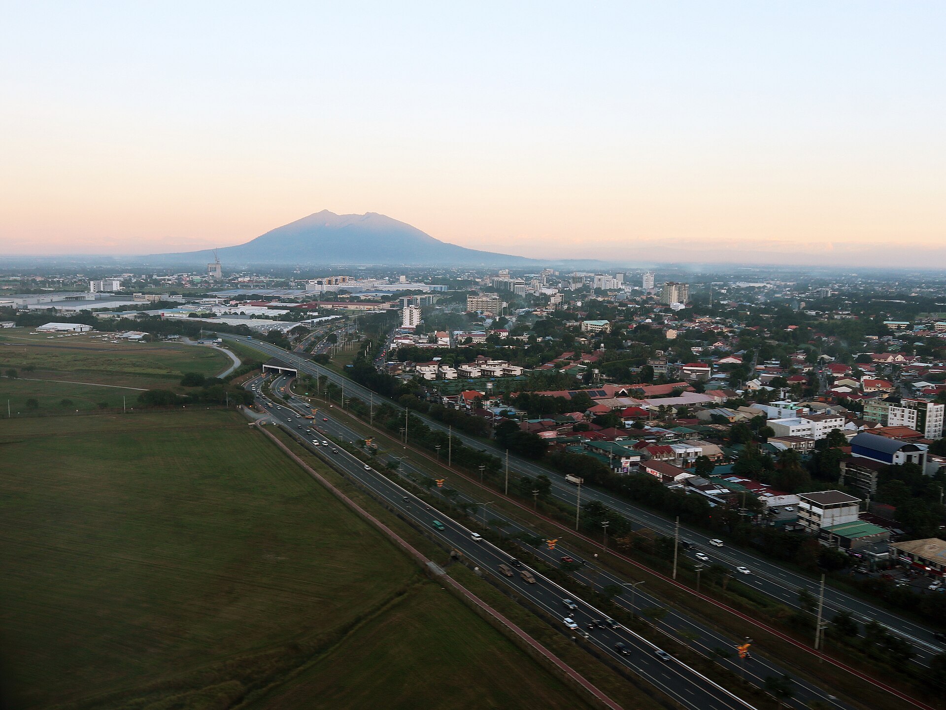 Angeles / Mabalacat, Pampanga — Wikimedia Commons (Wikipedia skyline article) photo